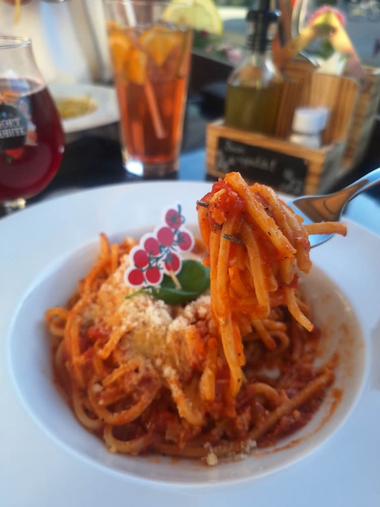 Villára tekert, paradicsomszószos spagetti közelről
